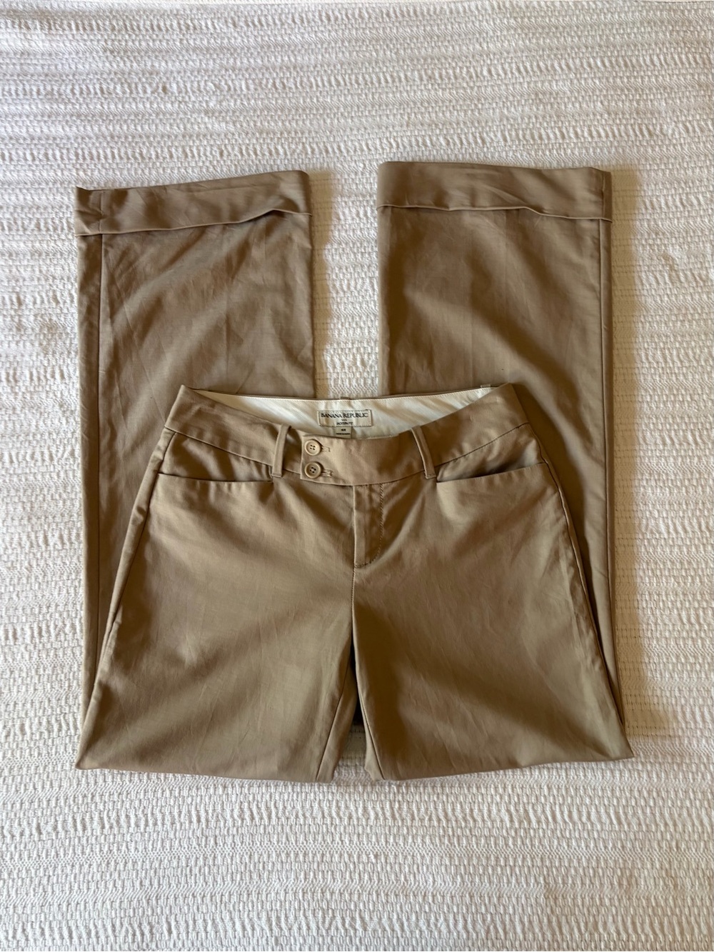 Banana Republic Jackson Fit Low Rise Wide Leg Cuffed Khaki Trousers - Size 4R
